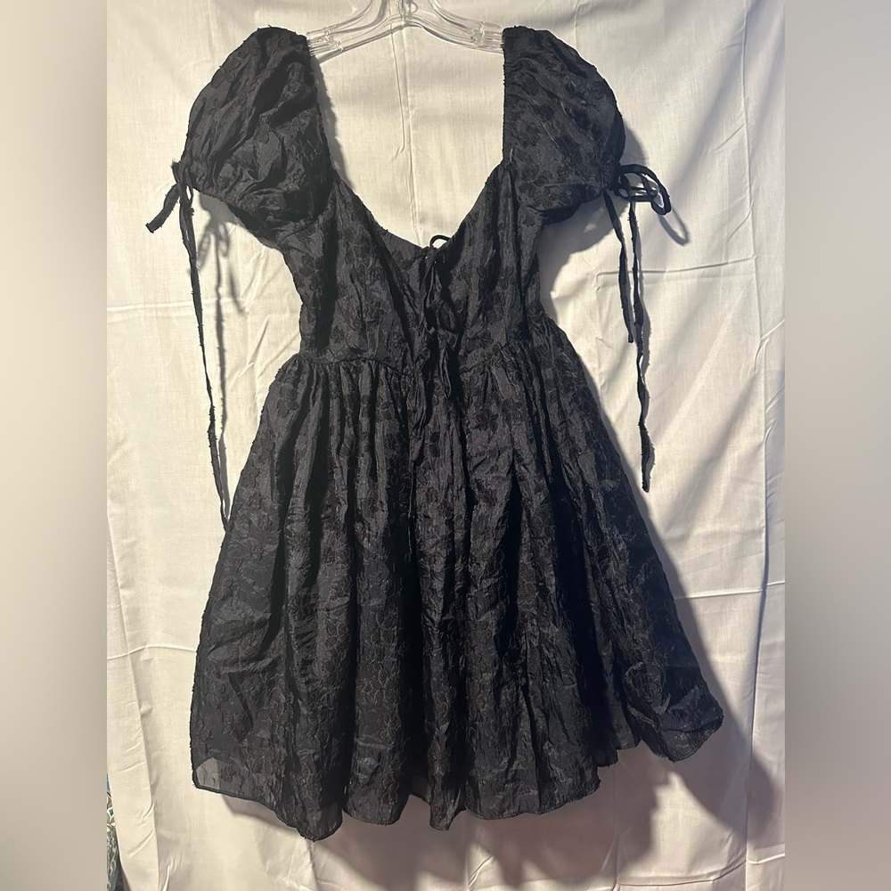 Chic Black Backless Puff Sleeve Dress